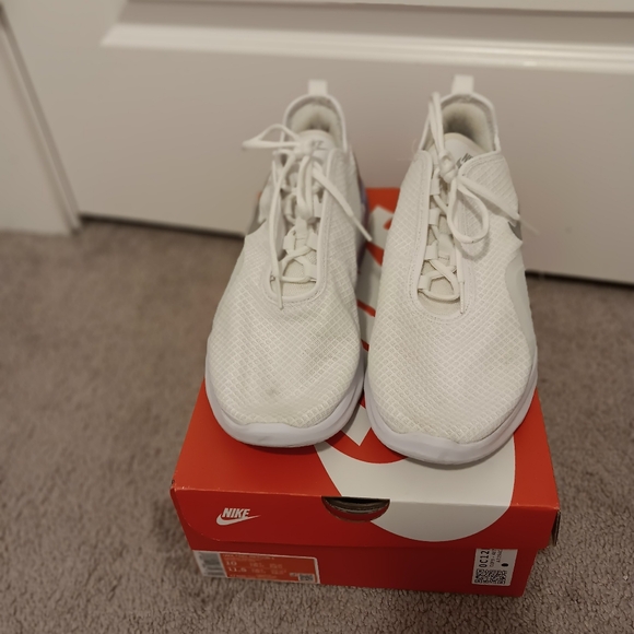 Womens Nike air max motion 2 running shoes in white red and lavender 11.5 - Picture 2 of 9